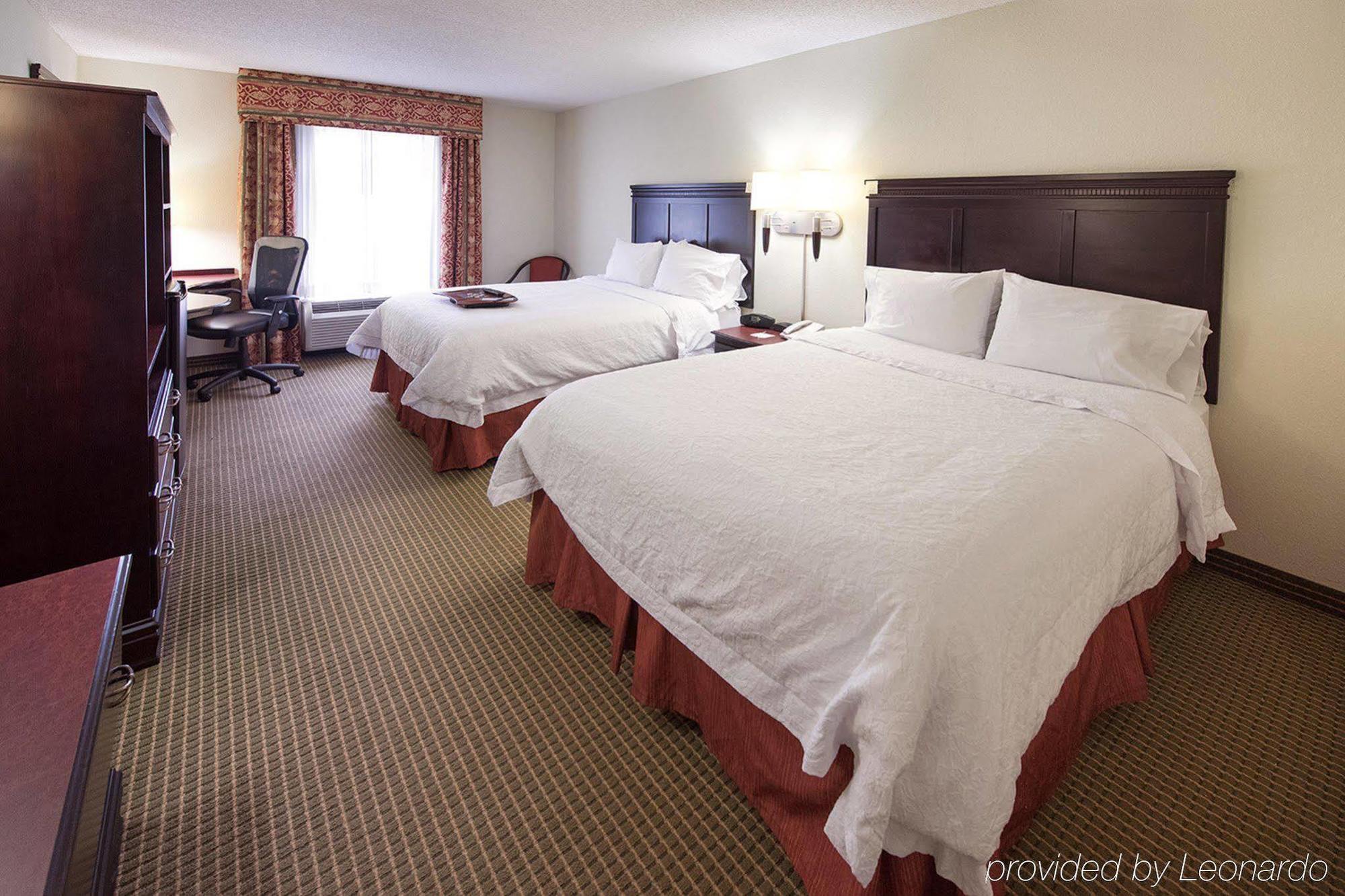 Hampton Inn Fayetteville Eksteriør bilde