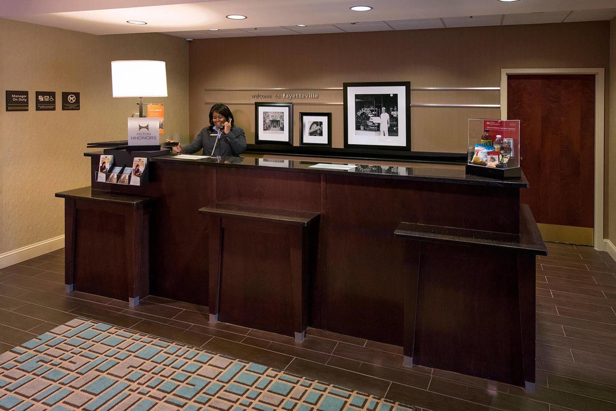 Hampton Inn Fayetteville Eksteriør bilde