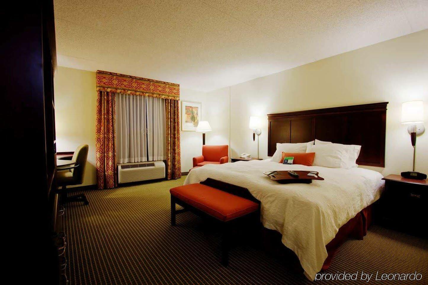 Hampton Inn Fayetteville Eksteriør bilde